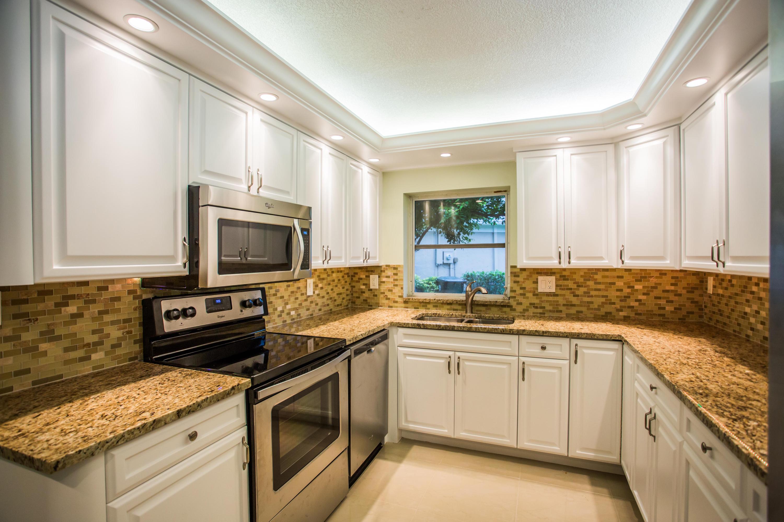 24 Del Rio Boulevard Boca Raton, FL 33432 - Photo 10 of 35 Kitchen