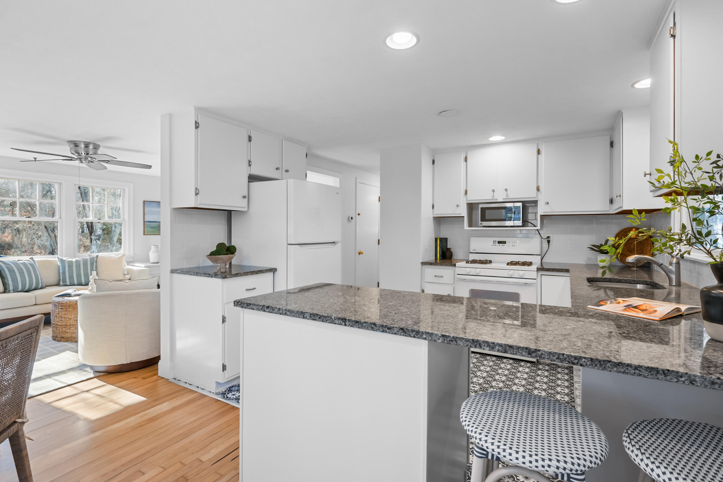 7 Manitoba Road Mashpee, MA 02649 - Photo 7 of 29 7 Manitoba - Kitchen