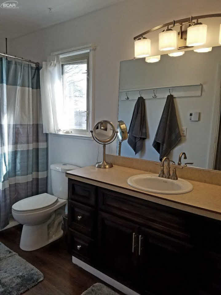 11480 Silver Lake Road Byron, MI 48418 - Photo 17 of 22 21266388-16.JPG