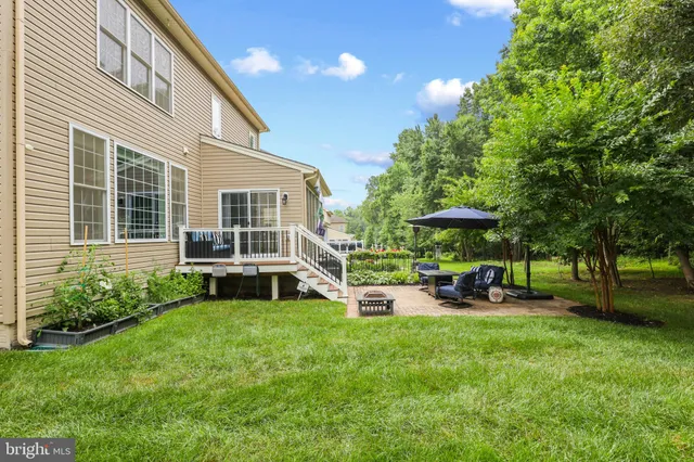 a view of outdoor space with entertaining space