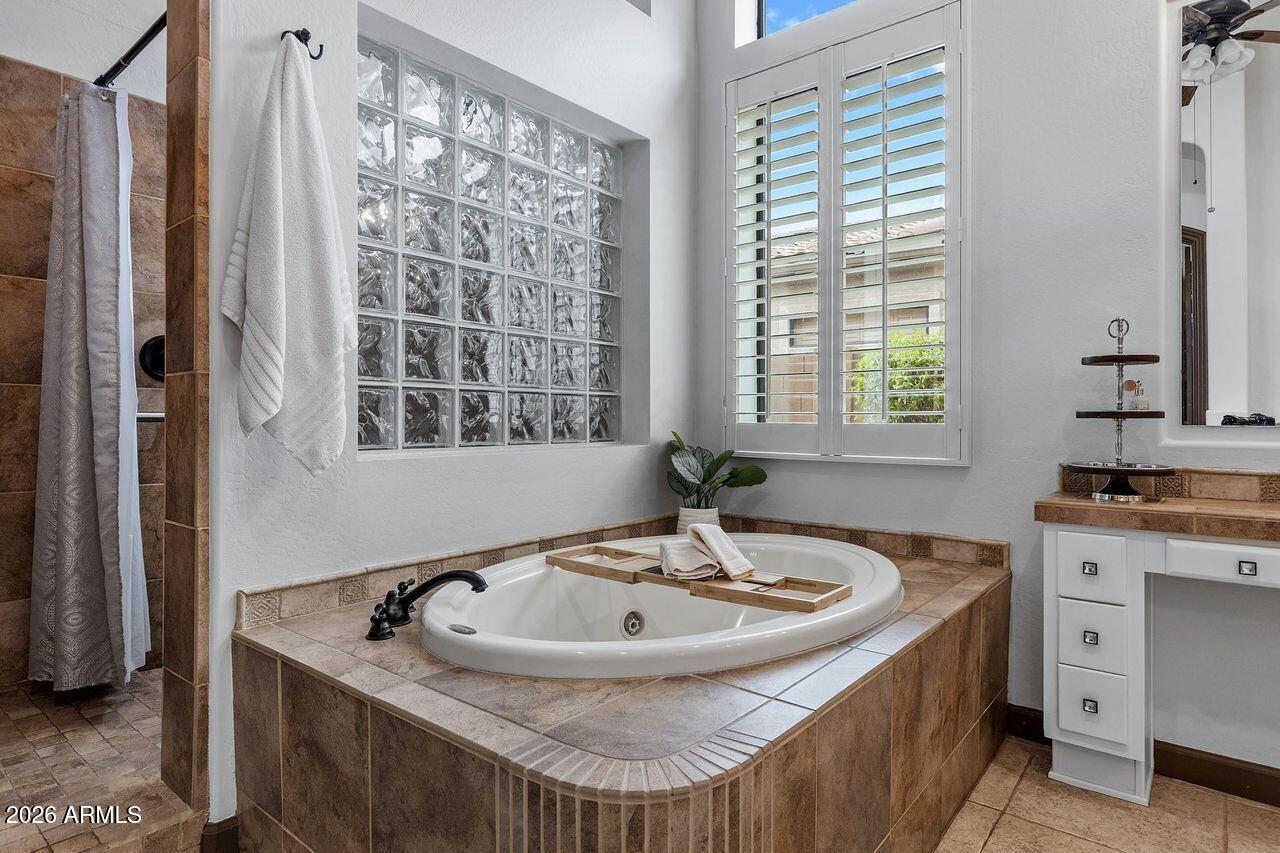 4107 North Silver Ridge Circle Mesa, AZ 85207 - Photo 26 of 67 Soaking tub with jets