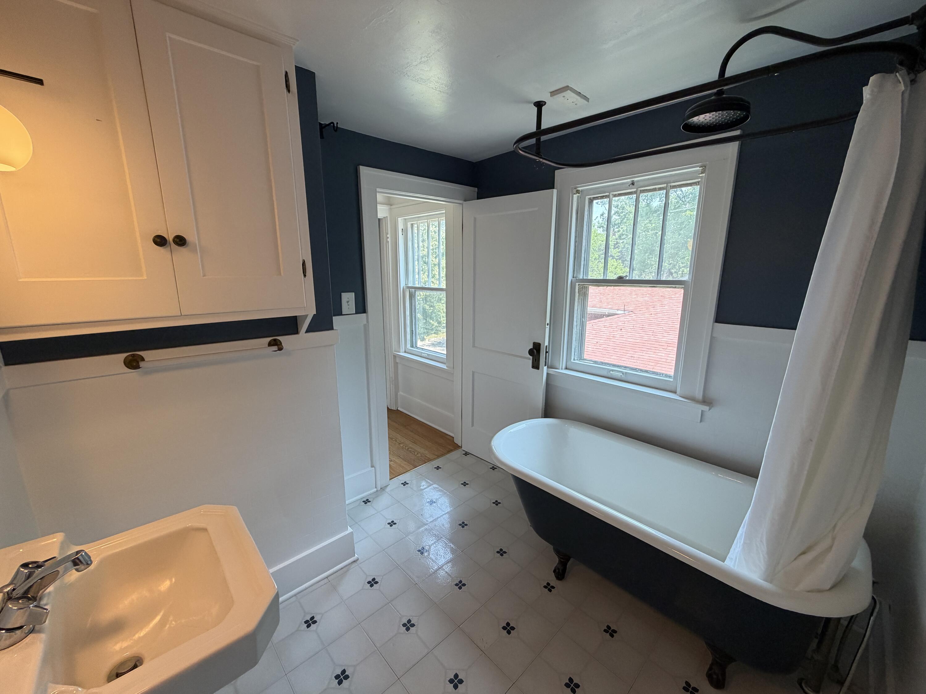 321 Inkster Avenue Kalamazoo, MI 49001 - Photo 34 of 48 Bathroom