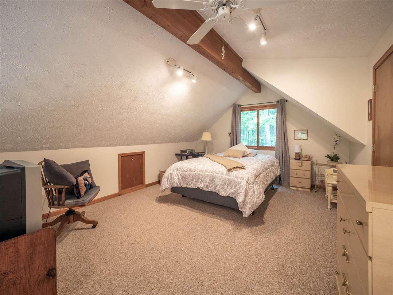 1787 East Old Mountain Road Cedar, MI 49621 - Photo 21 of 49 1894201-20.JPG