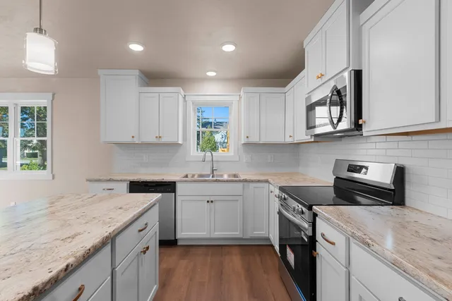 $268,999 | 422 4th Street, Green Bay, WI 54304