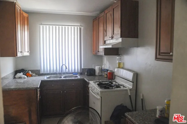 $3,095,000 | 685 South Coronado Street, Los Angeles, CA 90057