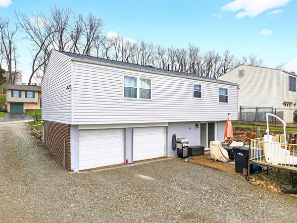 $263,900 | 1952 Colleen Drive, North Huntingdon, PA 15642