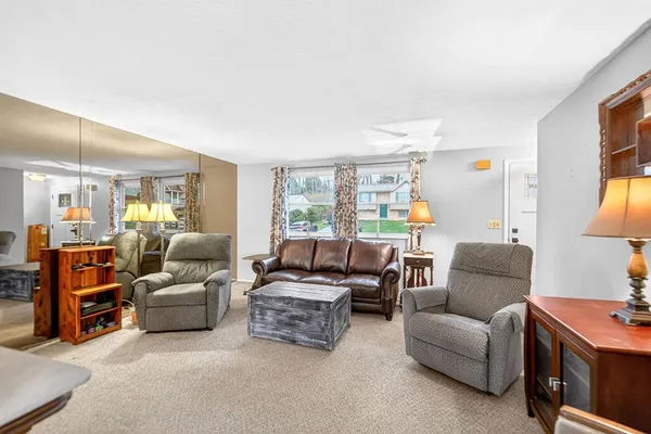 $263,900 | 1952 Colleen Drive, North Huntingdon, PA 15642