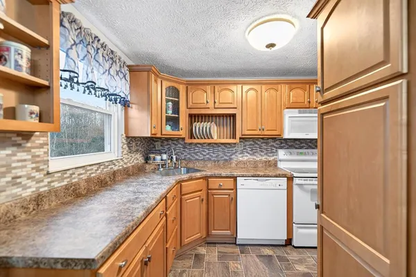 $263,900 | 1952 Colleen Drive, North Huntingdon, PA 15642