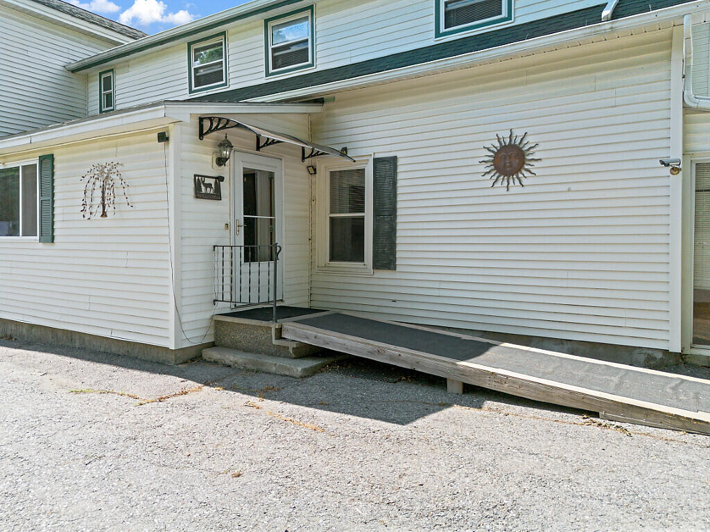 19 Spring Street Clinton, ME 04927 - Photo 4 of 49 4 Entry 1st floor