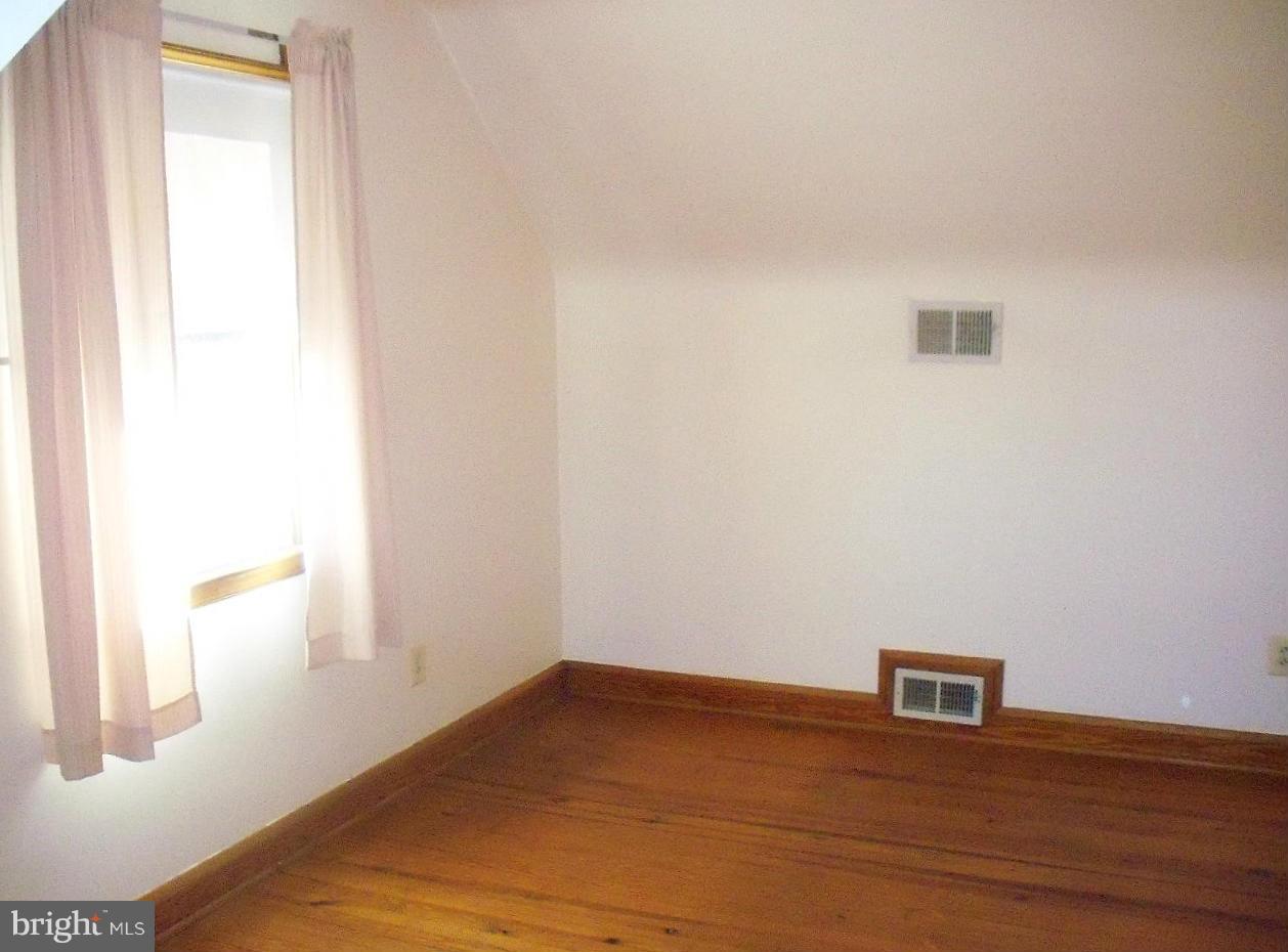 5544 Oakland Road Baltimore, MD 21227 - Photo 14 of 23 Bedroom