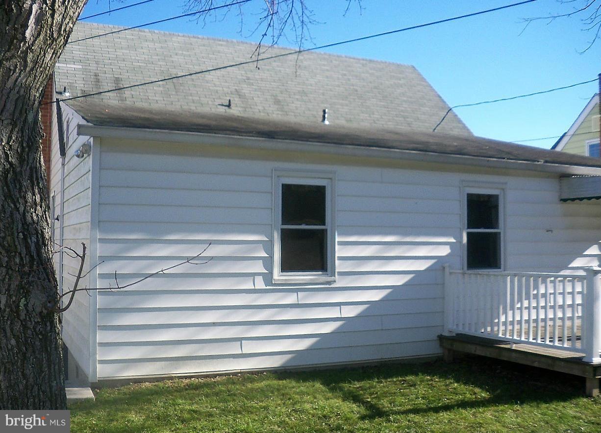5544 Oakland Road Baltimore, MD 21227 - Photo 3 of 23 Exterior (Rear)
