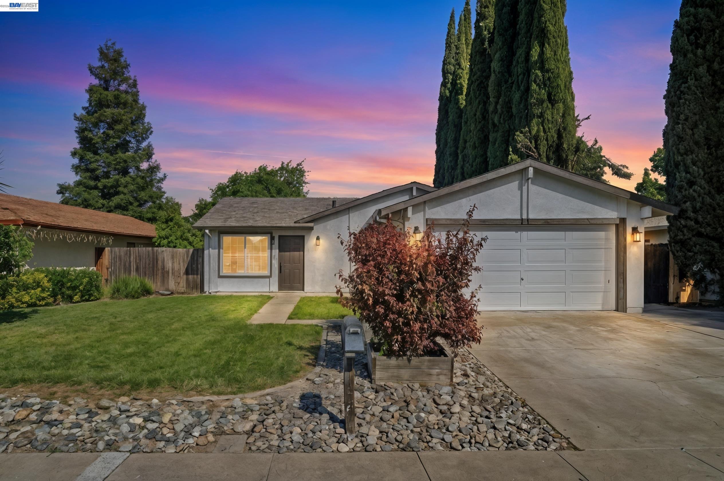 554 Chestnut Avenue Tracy, CA 95376 - Photo 1 of 27 a front view of a house with a garden and yard