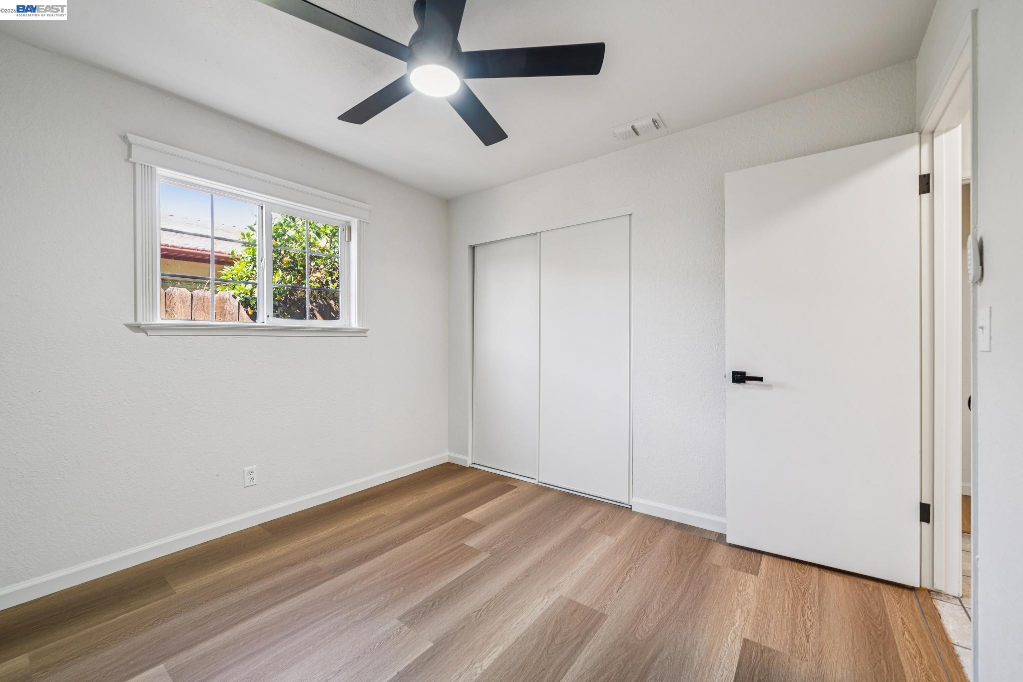 554 Chestnut Avenue Tracy, CA 95376 - Photo 16 of 27 a view of empty room with wooden floor and fan