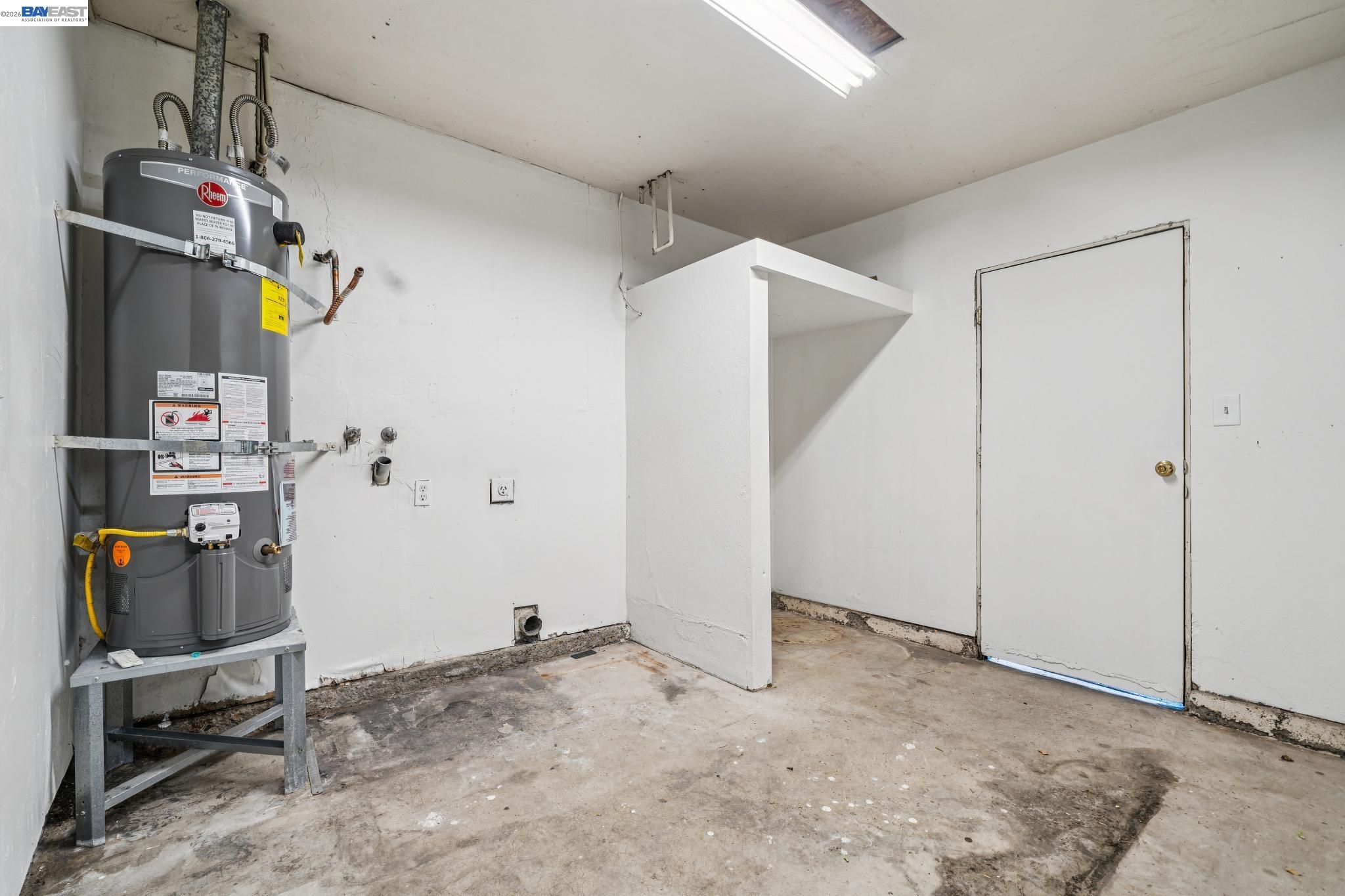 554 Chestnut Avenue Tracy, CA 95376 - Photo 22 of 27 a view of storage and utility room