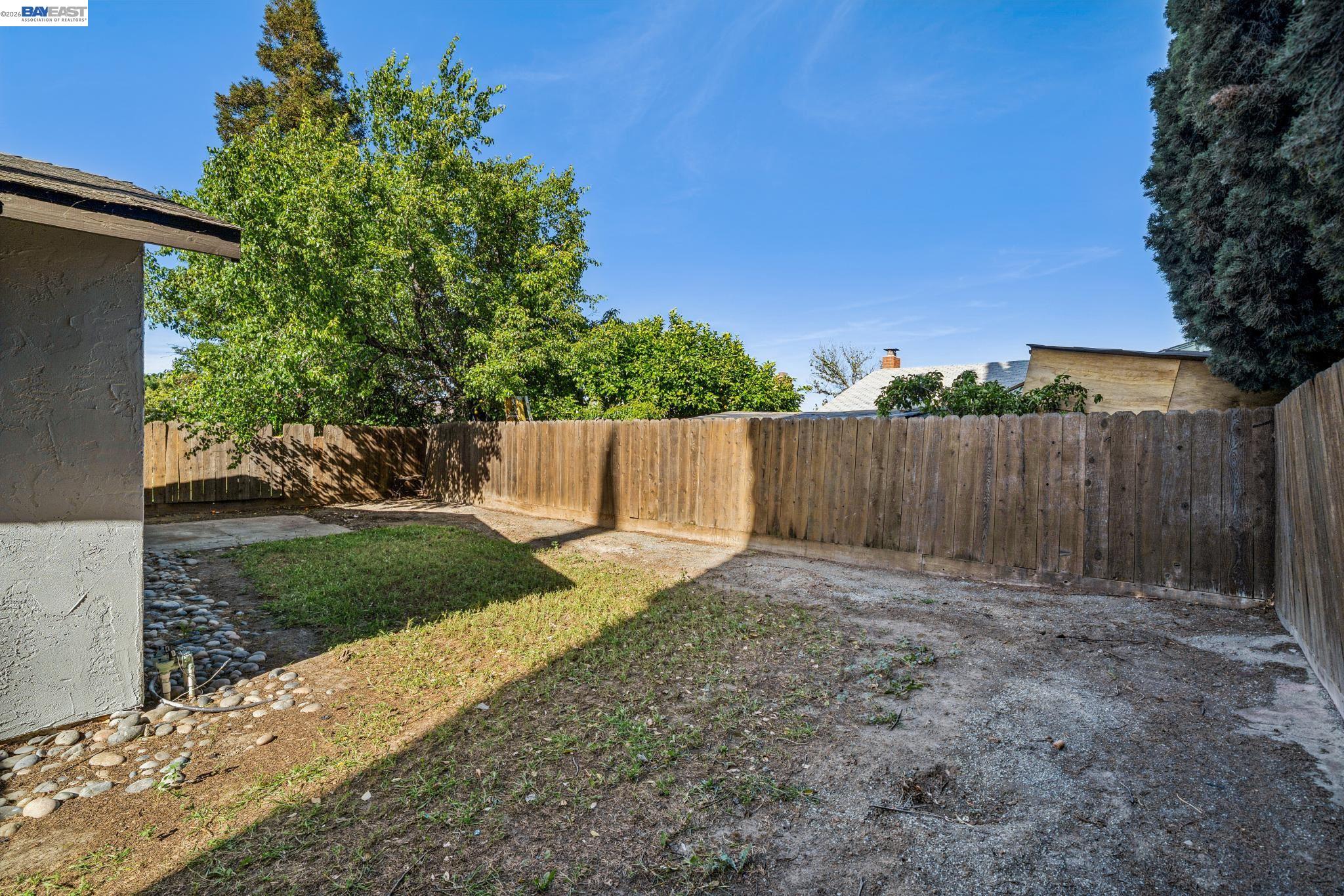 554 Chestnut Avenue Tracy, CA 95376 - Photo 23 of 27 a view of garden with wooden fence