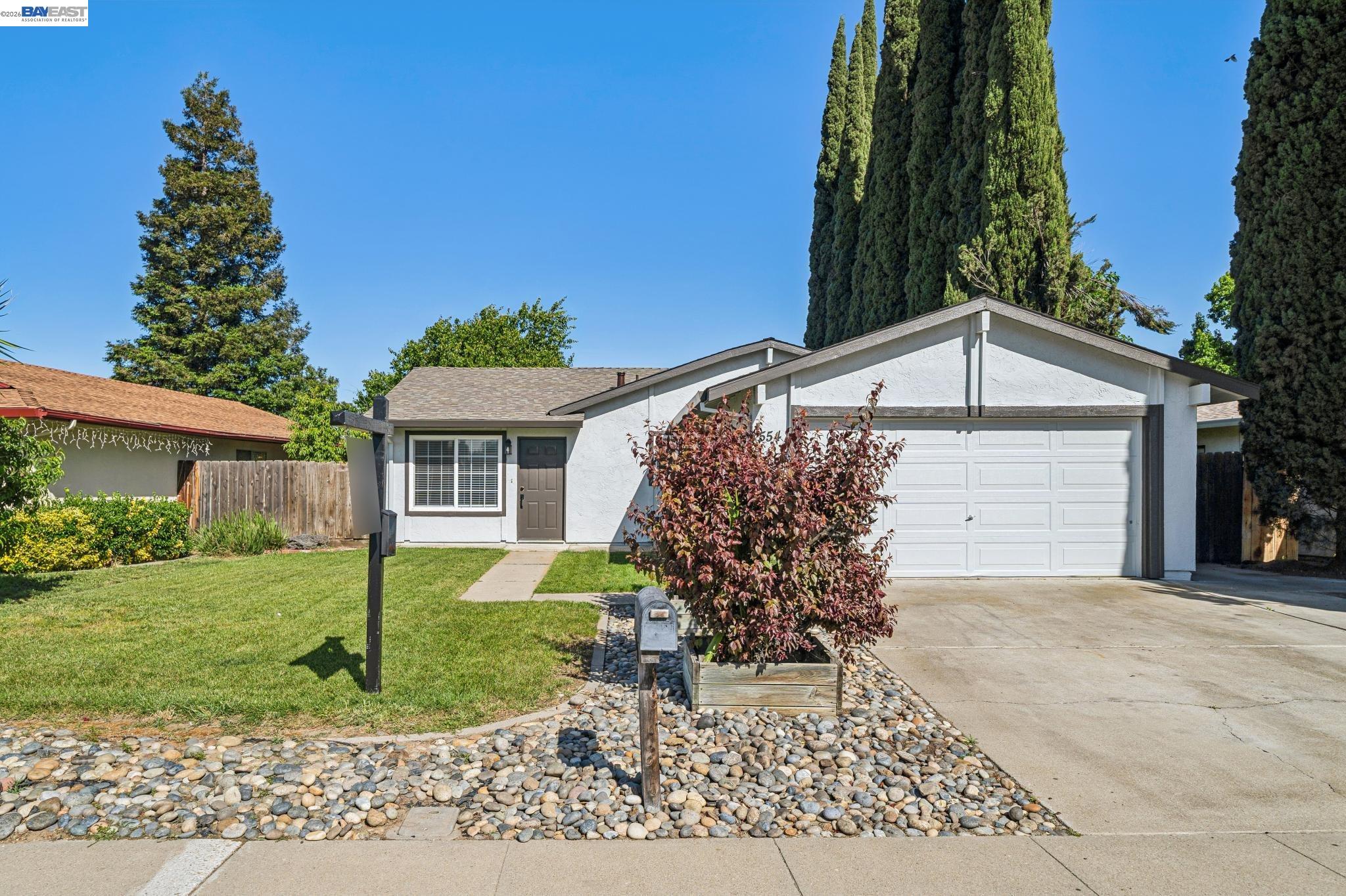 554 Chestnut Avenue Tracy, CA 95376 - Photo 27 of 27 a front view of a house with garden