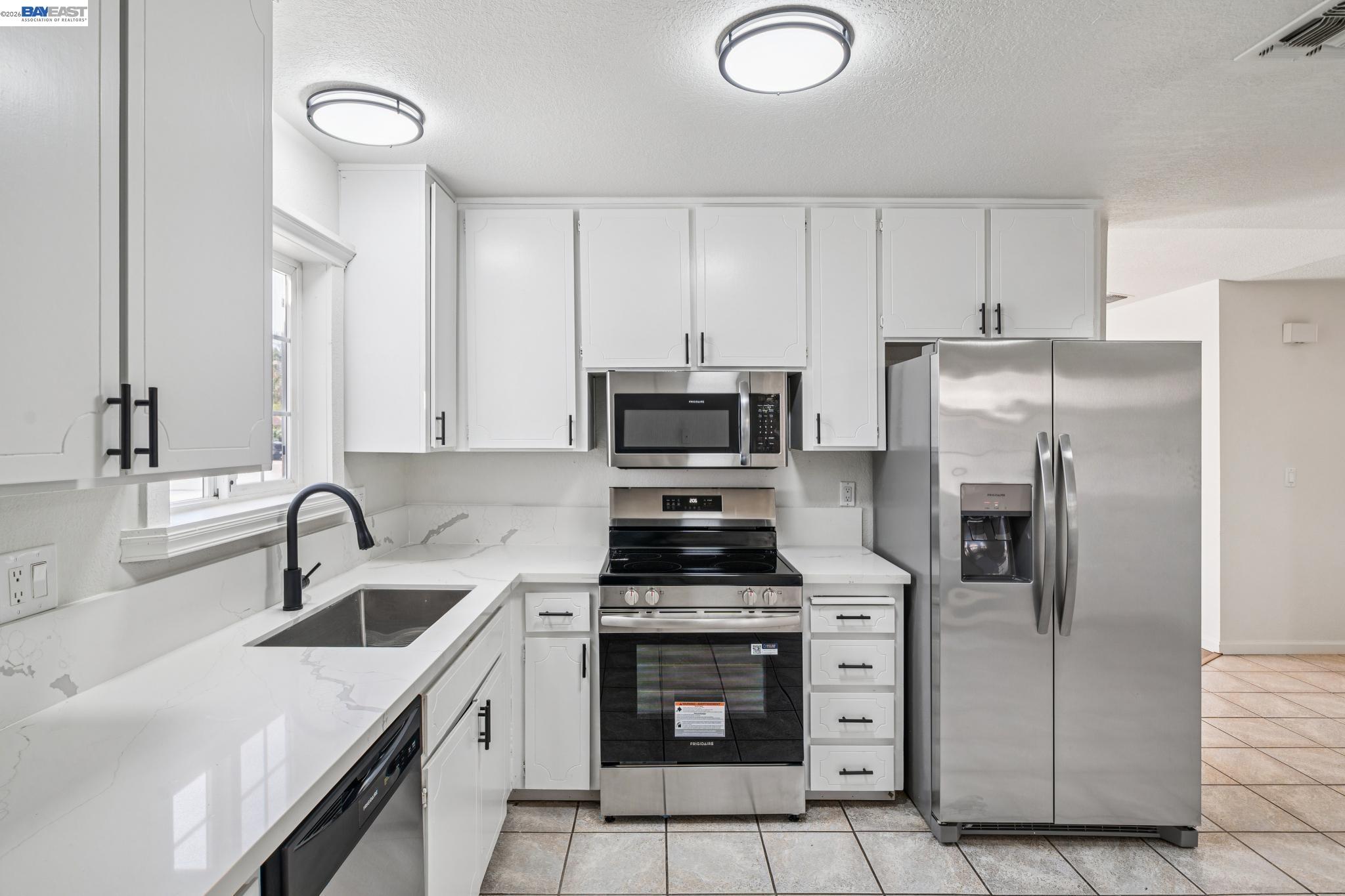 554 Chestnut Avenue Tracy, CA 95376 - Photo 8 of 27 a kitchen with a sink stove and refrigerator