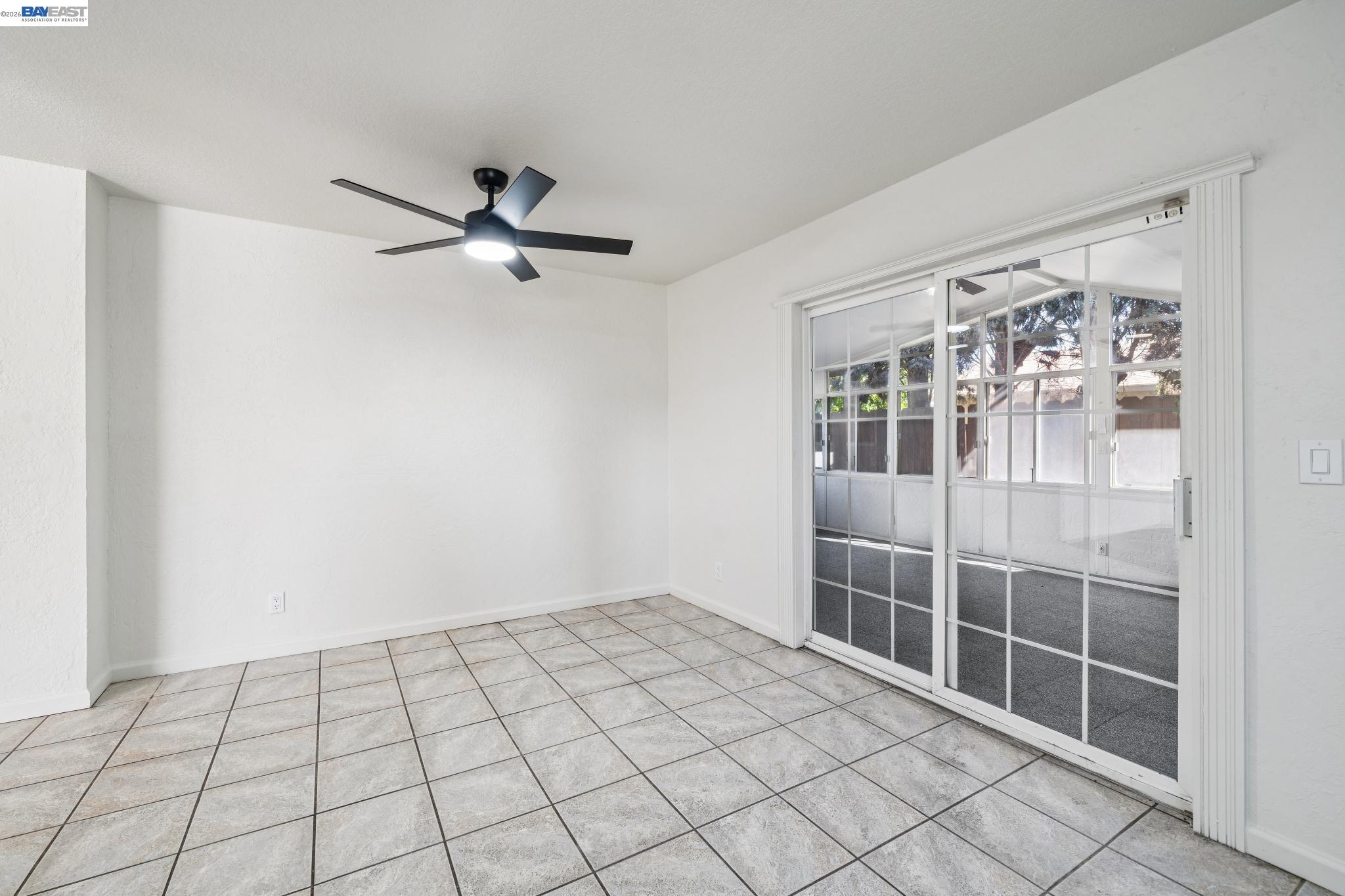 554 Chestnut Avenue Tracy, CA 95376 - Photo 9 of 27 a view of empty room with windows