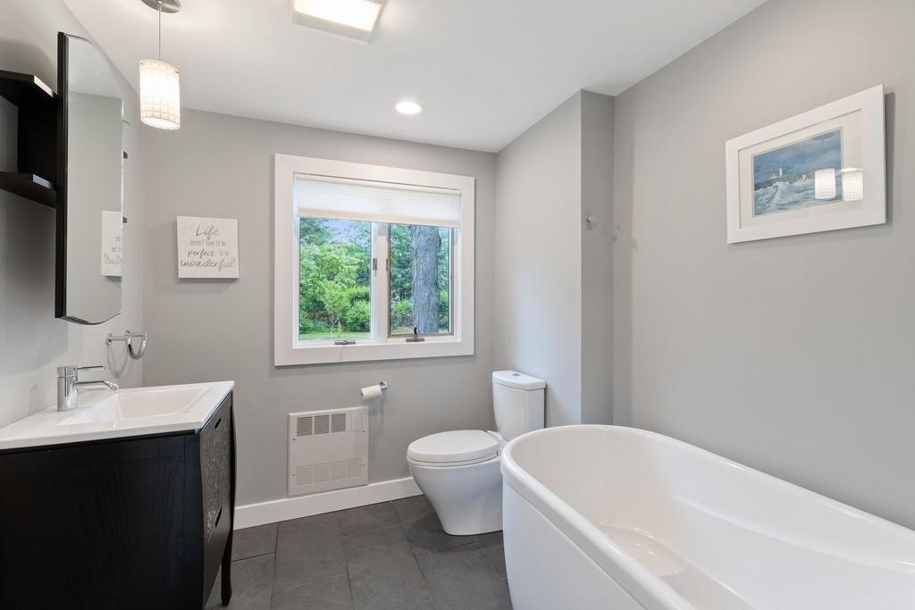 20 Ledgewood Road Weston, MA 02493 - Photo 17 of 34 a bathroom with a bathtub a sink and a toilet