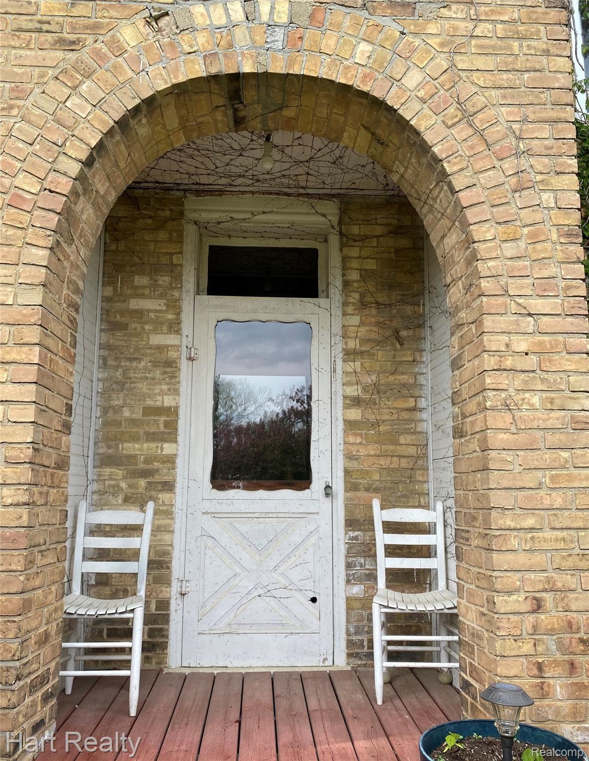 5910 Walker Road Marlette, MI 48453 - Photo 45 of 51 Entryway door- curved arch