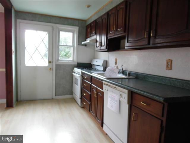 3655 Greenvale Road Baltimore, MD 21229 - Photo 8 of 23 Kitchen