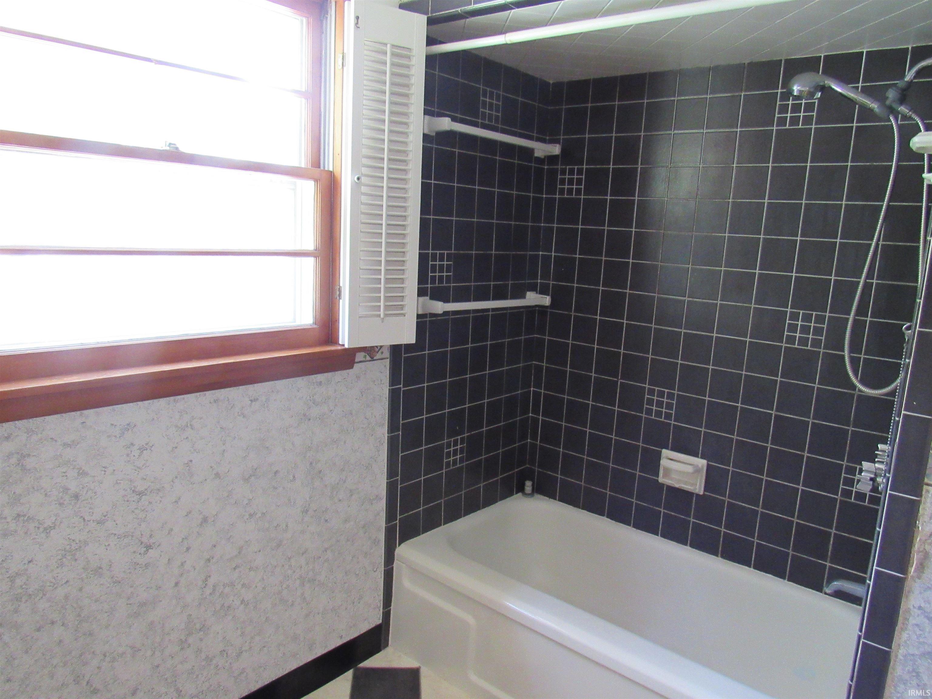 338 South Dixon Road Kokomo, IN 46901 - Photo 17 of 27 Gallery Image 17