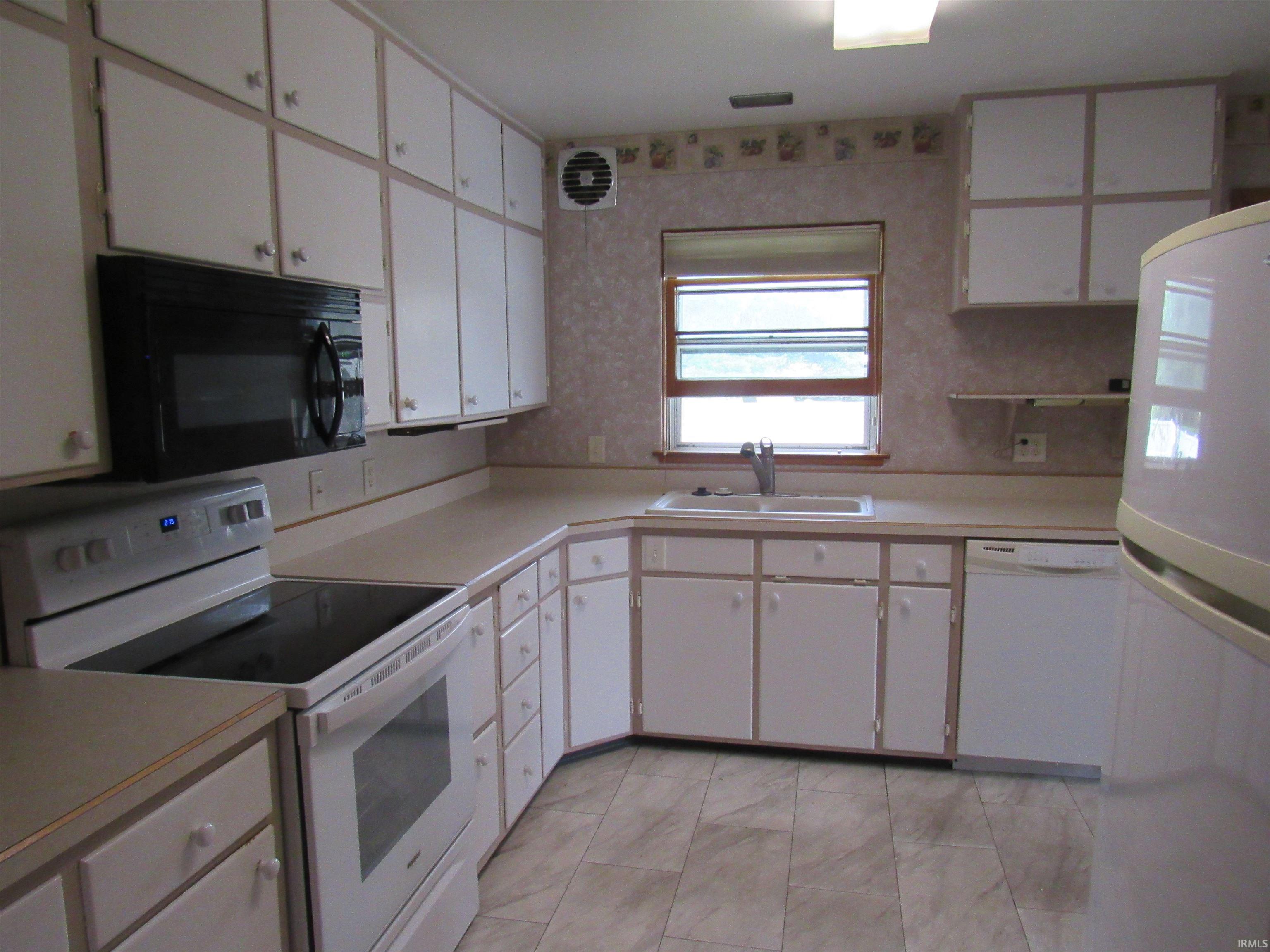 338 South Dixon Road Kokomo, IN 46901 - Photo 4 of 27 Gallery Image 4
