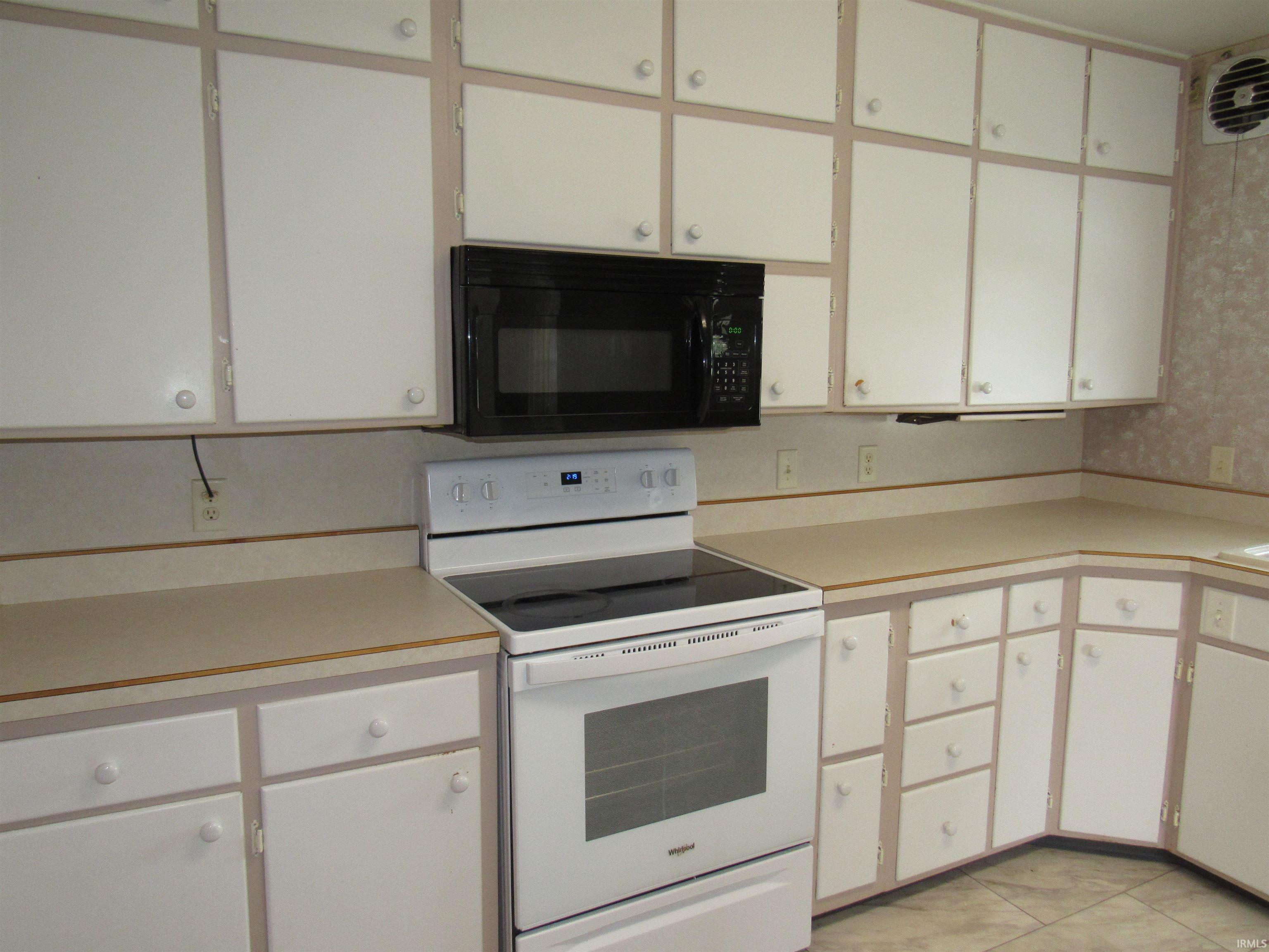 338 South Dixon Road Kokomo, IN 46901 - Photo 5 of 27 Gallery Image 5