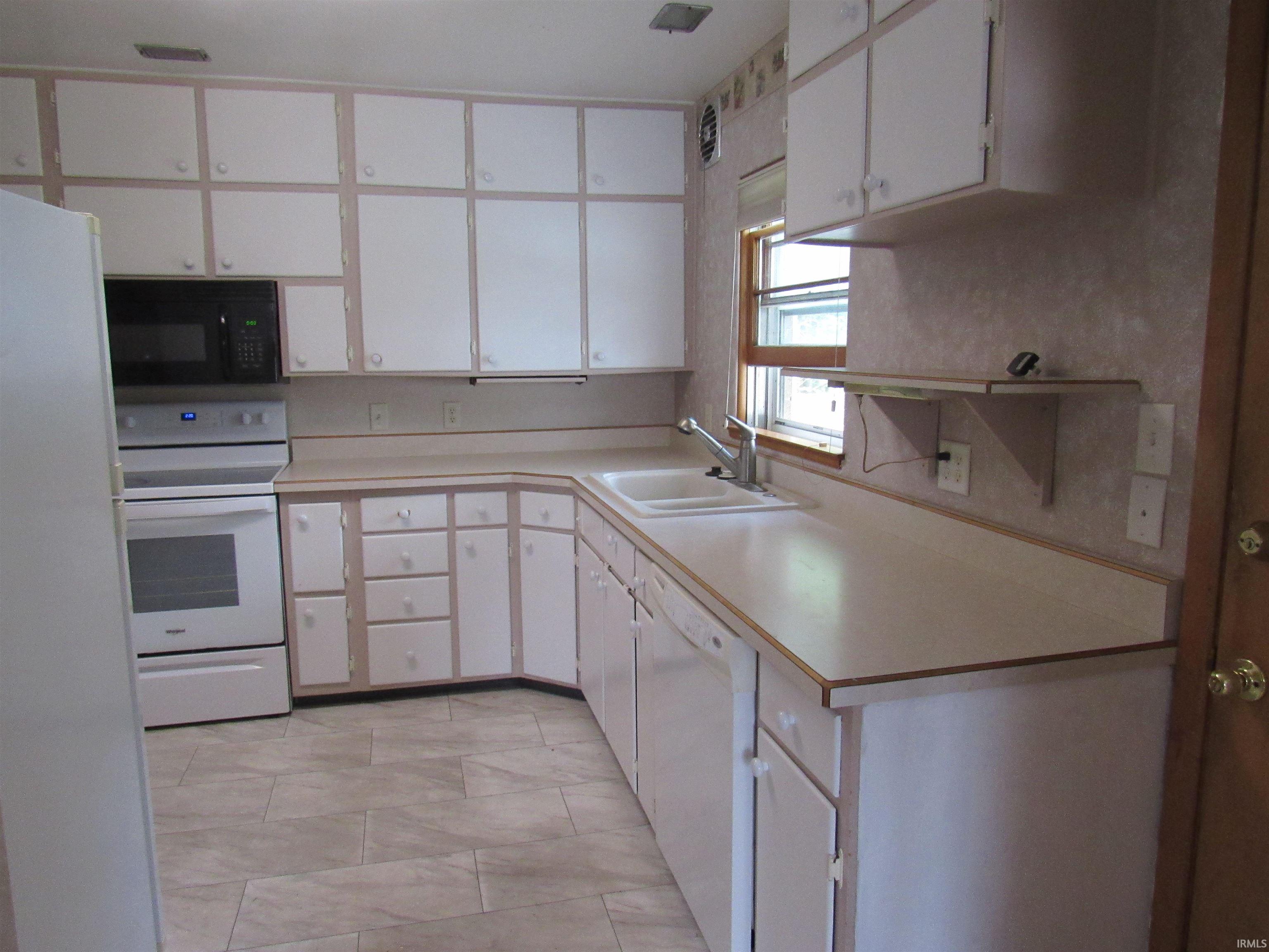338 South Dixon Road Kokomo, IN 46901 - Photo 6 of 27 Gallery Image 6