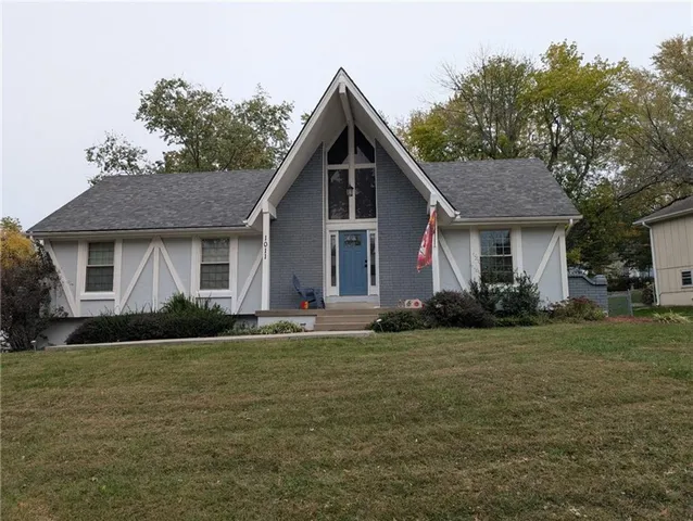 $325,000 | 1011 Southwest Elwood Drive, Lee's Summit, MO 64081