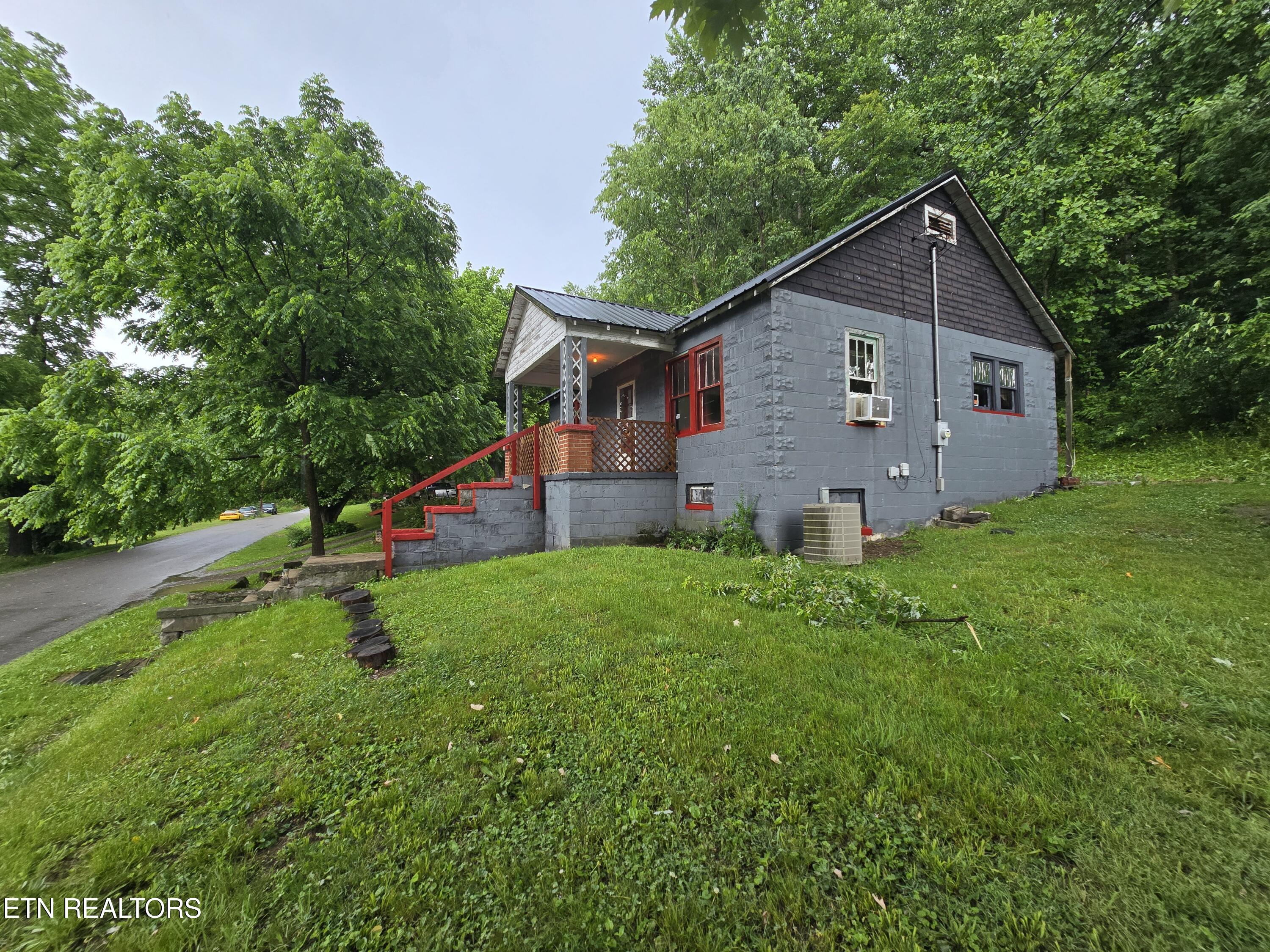 160 Old Fincastle Road Rose Hill, VA 24281 - Photo 2 of 17 20260609_182739