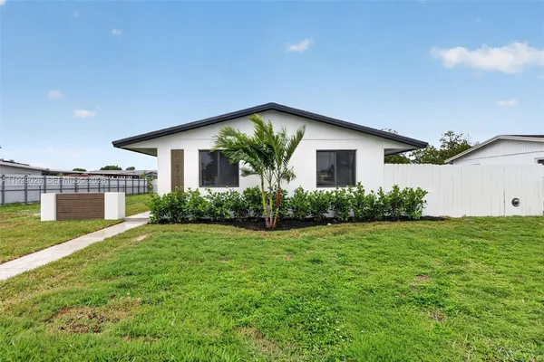 $550,000 | 19730 Northwest 44th Court, Miami Gardens, FL 33055