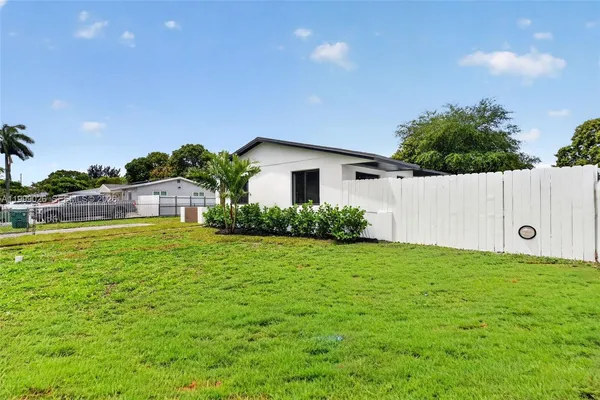 $550,000 | 19730 Northwest 44th Court, Miami Gardens, FL 33055