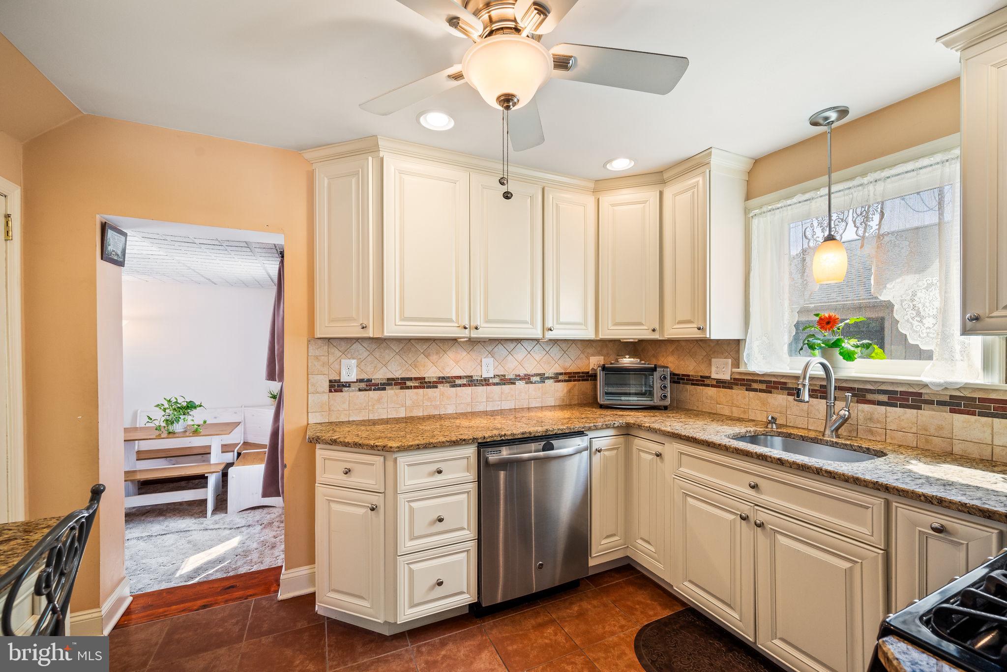 122 Kent Road Springfield, PA 19064 - Photo 11 of 25 Granite and Stainless Kitchen