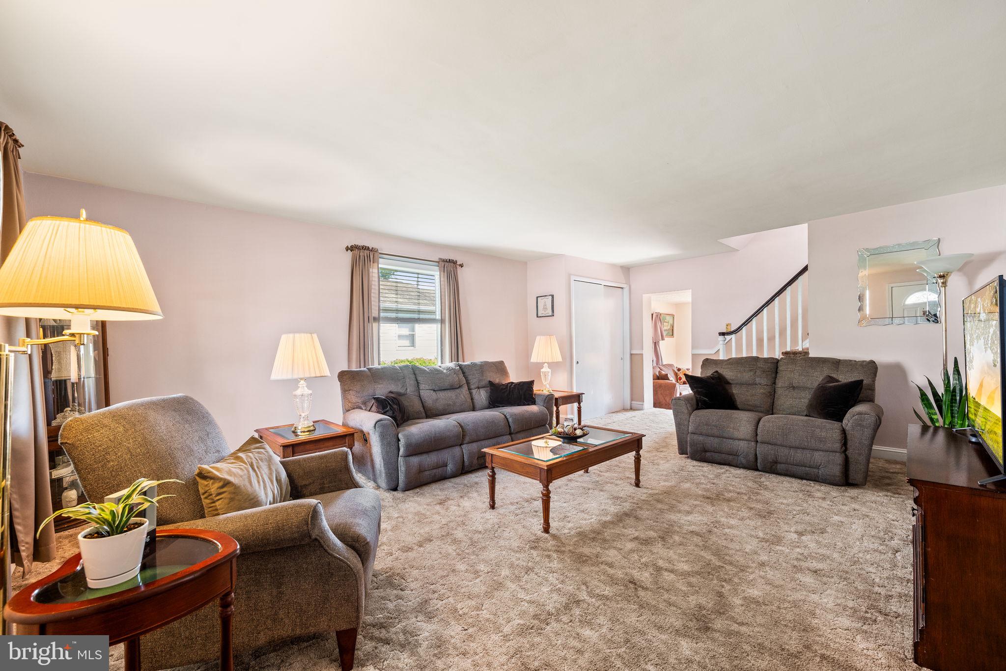 122 Kent Road Springfield, PA 19064 - Photo 5 of 25 Bright and Spacious Living Room