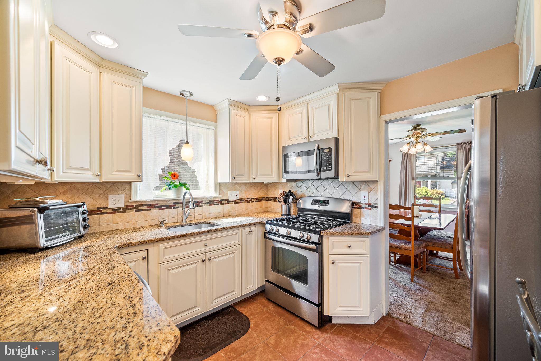 122 Kent Road Springfield, PA 19064 - Photo 9 of 25 Granite and Stainless Kitchen