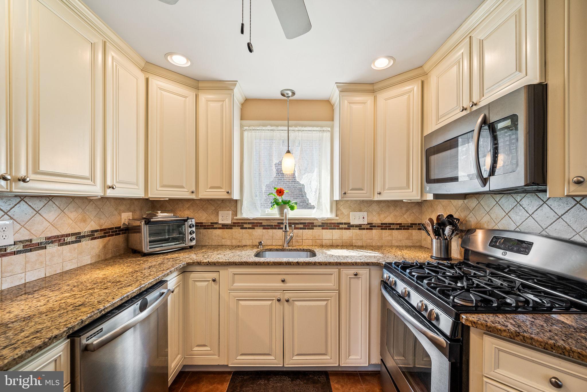 122 Kent Road Springfield, PA 19064 - Photo 10 of 25 Granite and Stainless Kitchen