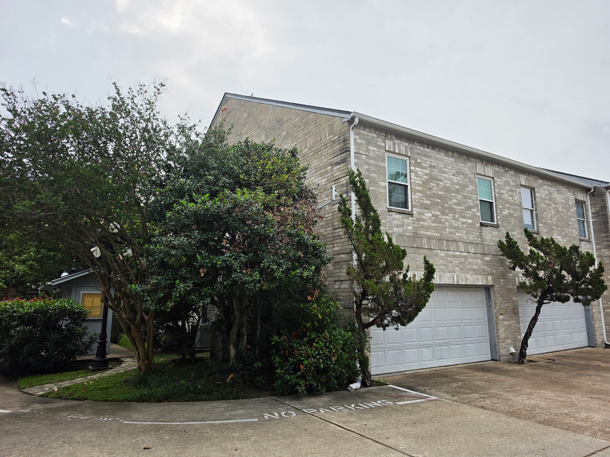 6000 Reims Road, Unit 3601 Houston, TX 77036 - Photo 6 of 13 front view of a house with a yard