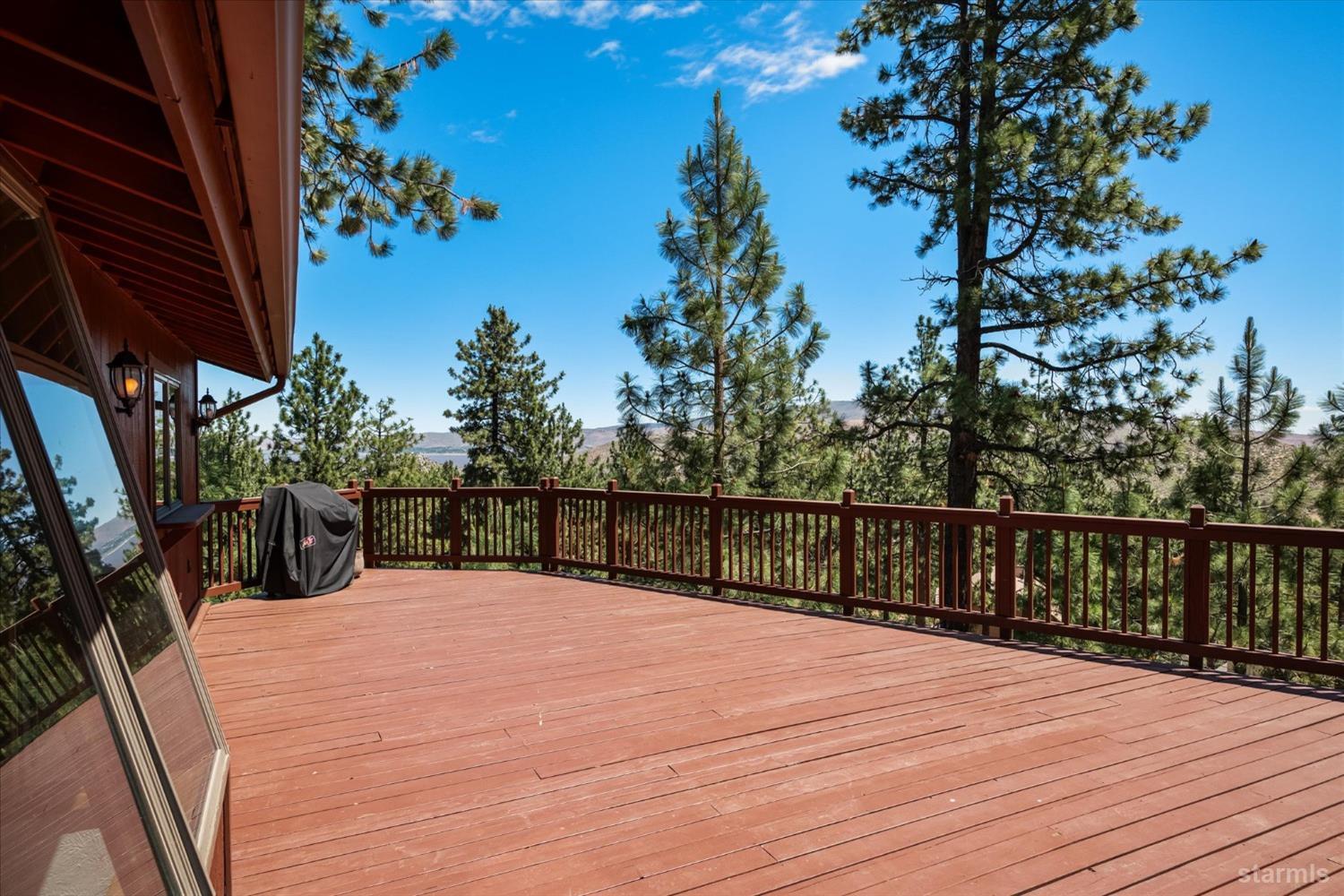4201 Sandy Circle Carson City, NV 89703 - Photo 22 of 40 a view of balcony with a potted plant