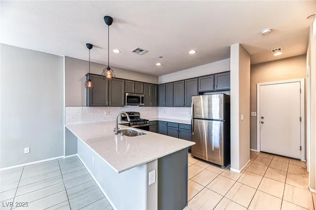 $1,899 | 667 Sleeping City Avenue, Henderson, NV 89015