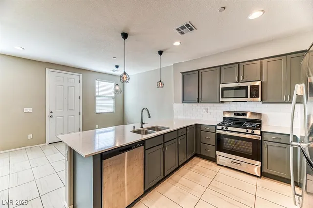 $1,899 | 667 Sleeping City Avenue, Henderson, NV 89015