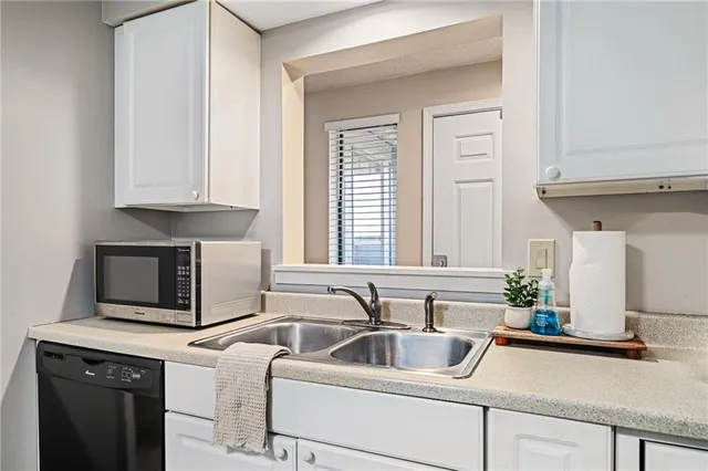 $140,000 | 12606 West 110th Terrace, Overland Park, KS 66210