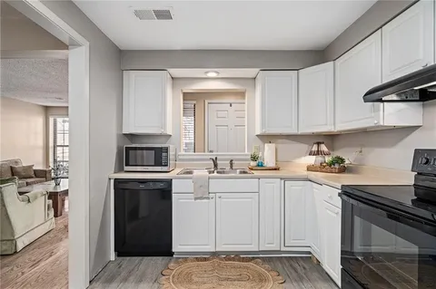 $140,000 | 12606 West 110th Terrace, Overland Park, KS 66210