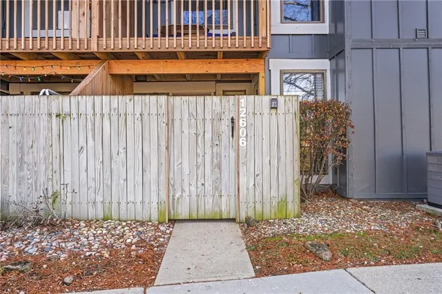 $140,000 | 12606 West 110th Terrace, Overland Park, KS 66210