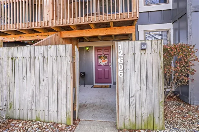 $140,000 | 12606 West 110th Terrace, Overland Park, KS 66210