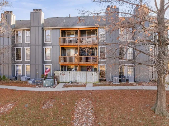 $140,000 | 12606 West 110th Terrace, Overland Park, KS 66210