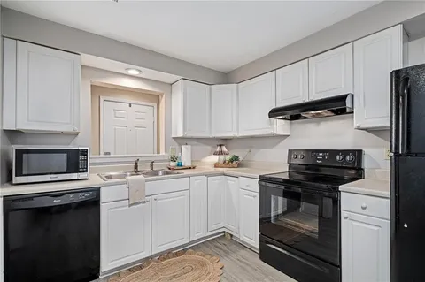 $140,000 | 12606 West 110th Terrace, Overland Park, KS 66210