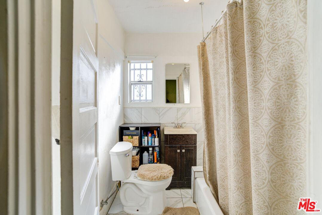 2404 Virginia Road Los Angeles, CA 90016 - Photo 14 of 21 a bathroom with a sink toilet and shower