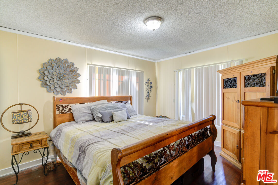 2404 Virginia Road Los Angeles, CA 90016 - Photo 5 of 21 a bedroom with a bed and a window