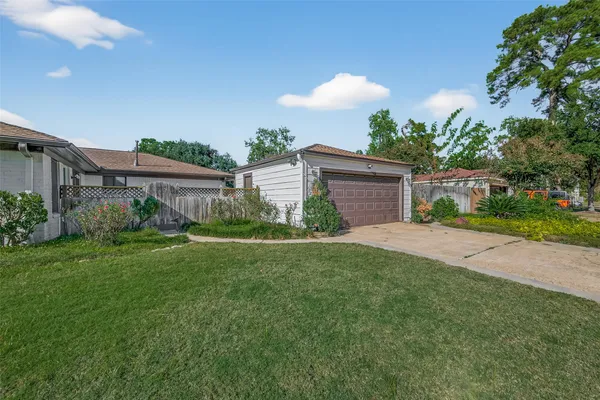 $2,100 | 17418 Largs Circle, Spring, TX 77379